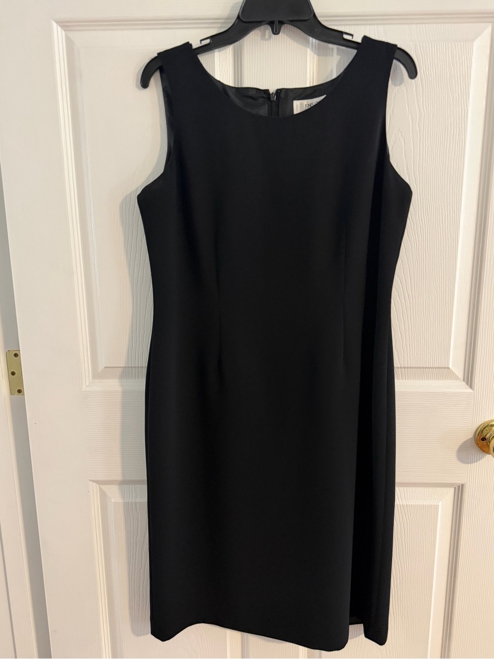 Jones Studio Black Sleeveless Sheath Dress